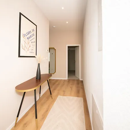 1 Bedroom - 1 Schlafzimmer - Grosse Terrasse - Cafe - Sekt - An Den Weinbergen