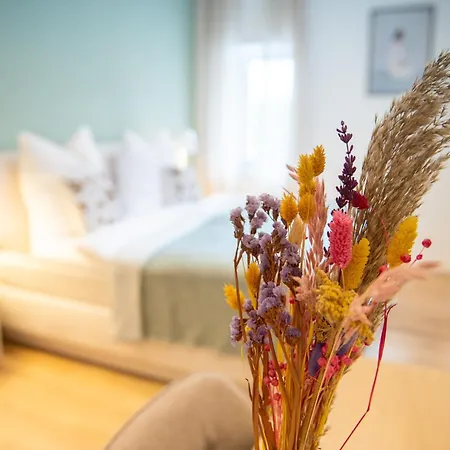 1 Bedroom - 1 Schlafzimmer - Grosse Terrasse - Cafe - Sekt - An Den Weinbergen Holiday home